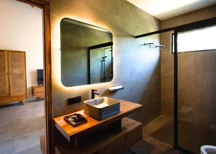 Khayu - 2br With Pool Walk To Seminyak